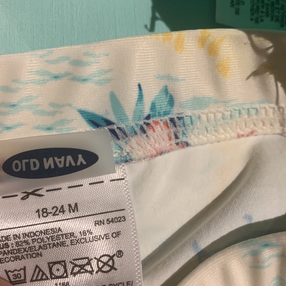 NEW Old Navy Rashguard Set - Picture 3 of 4